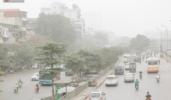 Hà Nội ngập trong sương bụi mù mịt bao phủ tầm nhìn: Tình trạng ô nhiễm không khí đáng báo động!