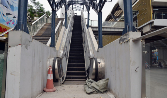 Cận cảnh nhà ga đường sắt Cát Linh – Hà Đông nham nhở, bong tróc, xuống cấp trước ngày vận hành