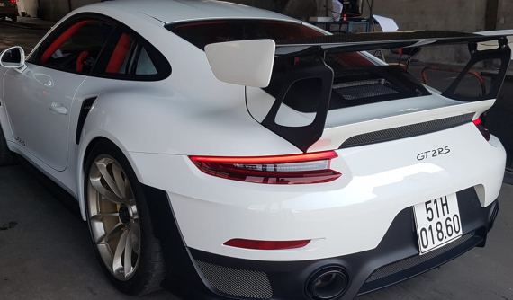 Cặp đôi siêu xe Porsche 911 đỉnh cao bậc nhất Việt Nam ra biển trắng cùng 1 ngày