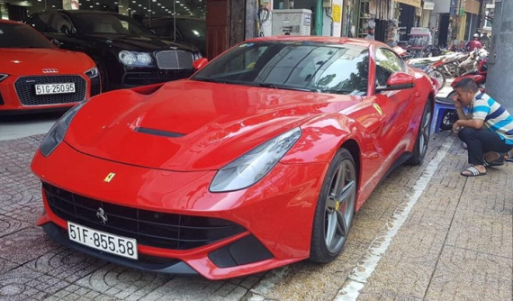 Nhắm đến Ferrari California T, doanh nhân Hà Nội bán siêu xe Ferrari F12 Berlinetta?