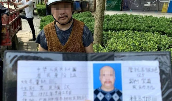 Chết cười câu chuyện tài xế xe máy thản nhiên đưa "bằng lái xe tự chế" cho cảnh sát