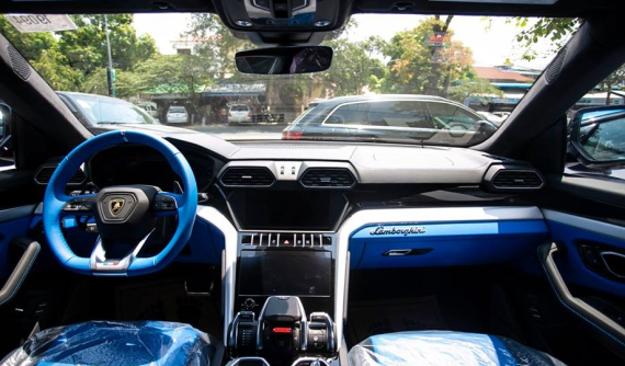 Siêu SUV Lamborghini Urus thứ 15 về Campuchia với ngoại thất và "nội y" đồng màu rất đẹp mắt