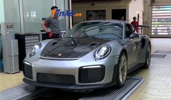 Hậu ly hôn nghìn tỷ đồng, Chủ tịch Trung Nguyên nhận bàn giao siêu xe Porsche 911 GT2 RS hơn 20 tỷ đồng