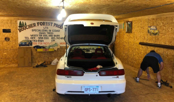 Chiếc Acura Integra Type R hiếm được giấu kín trong căn phòng đặc biệt suốt nhiều năm