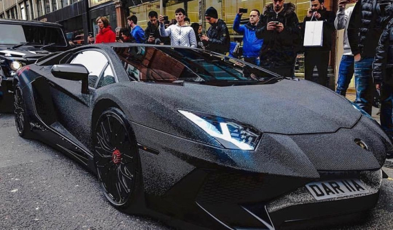 Siêu xe Lamborghini Aventador SV nạm 2 triệu viên pha lê Swarovski gây náo loạn đường phố