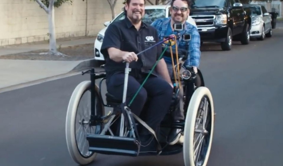 Đây là cảm giác lái chiếc xe ô tô thể thao đầu tiên trên thế giới