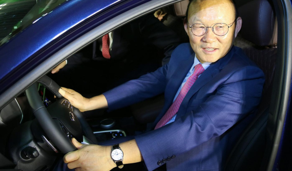 Huấn luyện viên Park Hang-seo tiếp tục được tặng ô tô, lần này là Hyundai Santa Fe 2019