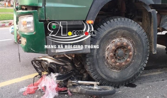 Đà Nẵng: Va chạm với xe ben, người phụ nữ đi xe máy chết thảm