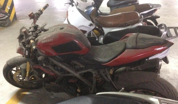 Biker Việt xót xa với Ducati Streetfighter 848 hơn nửa tỷ đồng bị chủ nhân "nhốt" trong hầm gửi xe ở Hà Nội