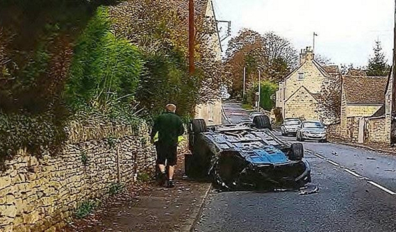 Lấy trộm Aston Martin Rapide để đi chơi rồi gây tai nạn, thanh niên 20 tuổi đổ tội cho chứng tăng động