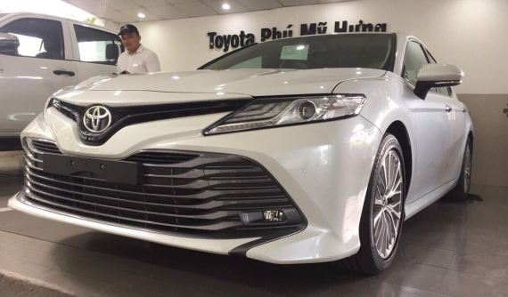 Toyota Camry 2019 bắt đầu về đại lý, chờ ngày ra mắt vào tuần sau