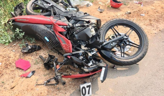 Yamaha Exciter và Honda Winner đâm trực diện, hai thanh niên tử vong