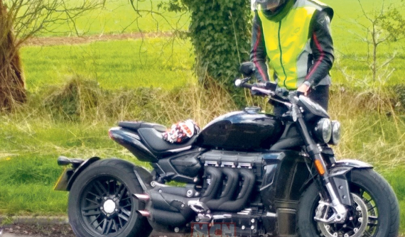 Xe Triumph Rocket thế hệ mới lộ ảnh chạy thử, mang động cơ 180 mã lực