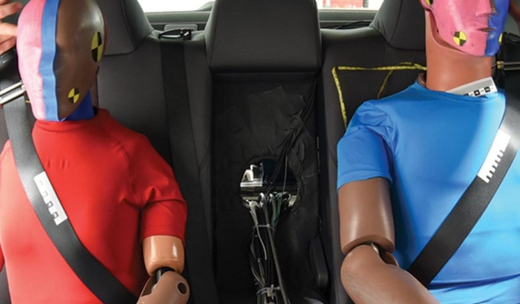 Chuyên gia IIHS nói rằng hệ thống dây đai an toàn hiện tại là "nguy hiểm" đối với hành khách phía sau