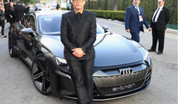 "Người Sắt" Tony Stark tham dự buổi công chiếu "Avengers: Endgame" với xe sang Audi E-Tron GT