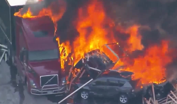 Tai nạn giao thông liên hoàn ở Mỹ của 28 chiếc ô tô khiến 4 người tử vong