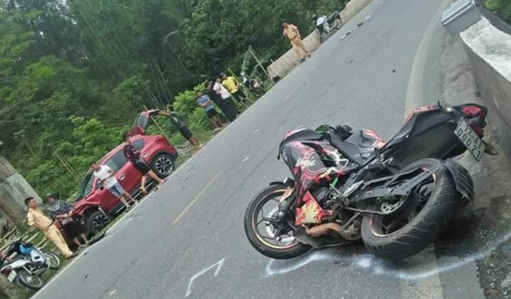 Phượt thủ đi Kawasaki Ninja 300 đấu đầu Mazda CX-5 tại Mai Châu