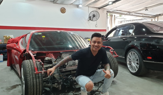 Tuấn Hưng nôn nóng chờ ngày siêu xe Ferrari 488 GTB tai nạn tái xuất với ngoại thất long lanh