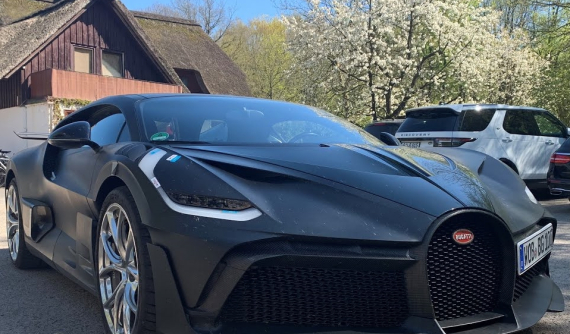 Lần đầu phát hiện "quái vật" Bugatti Divo trị giá 135 tỷ đồng ngoài đời thực