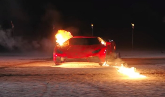 Bắt chước video âm nhạc có cảnh siêu xe Lamborghini bị phóng hỏa, 3 đứa trẻ bỏng nặng