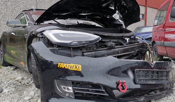 "Tesla đã cứu mạng tôi", chủ xe Model S nói sau khi thoát chết ở một vụ tai nạn tốc độ cao