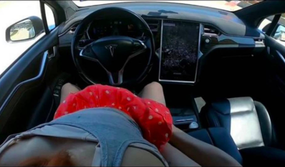 Tesla Model X và Autopilot bất ngờ xuất hiện trong "phim người lớn", Elon Musk nói như thế này