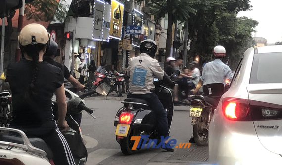 Bắt gặp Vespa GTS mới chạy thử tại Hà Nội