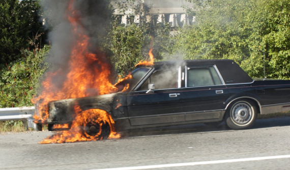 Những vật dụng có thể khiến ô tô cháy, nổ trong mùa nóng