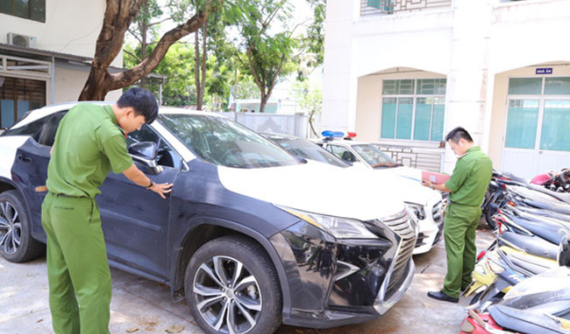 Chạy Mercedes từ Hà Nội vào Đà Nẵng nghi trộm xe Lexus