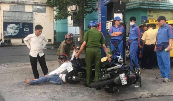 Lấy nhầm Yamaha Exciter hết xăng, tên trộm bị tóm gọn khi đang hô "đầy bình"