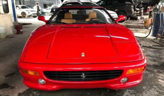 Cận cảnh Ferrari F355 Spider, siêu xe khó mua nhất Việt Nam