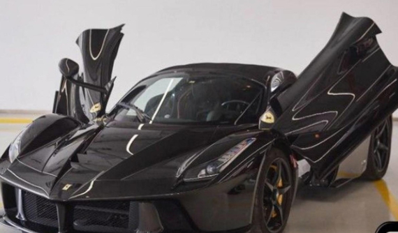 Bán vài căn nhà cũng chưa chắc đủ tiền rước về chiếc Ferrari LaFerrari Aperta cũ này