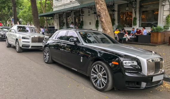 Cặp đôi Rolls-Royce này cho thấy giới nhà giàu Hà Nội rất thích mua xe siêu sang