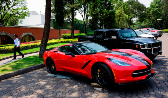 Đấu giá dàn xe triệu đô tịch thu từ quan chức tham nhũng để giúp đỡ người nghèo