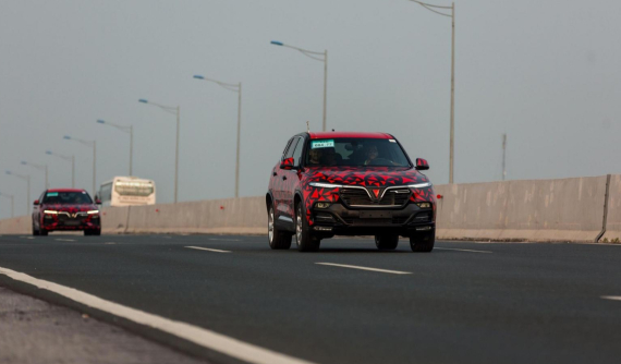 Ô tô VinFast đang chạy từ Bắc vào Nam vẫn còn cách khá xa so với bản thương mại