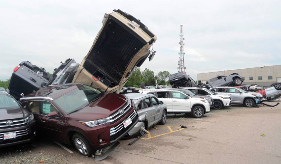 Đại lý ô tô đen đủi nhất năm: Bị hỏng 500 chiếc Toyota và Chevrolet vì lốc xoáy, thiệt hại 15 triệu USD