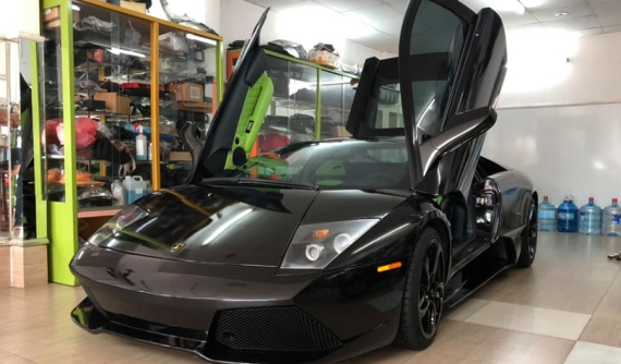 Người yêu xe quận 5 "tắm nắng" cho Lamborghini Murcielago LP640 Verde Ithaca độc nhất Việt Nam