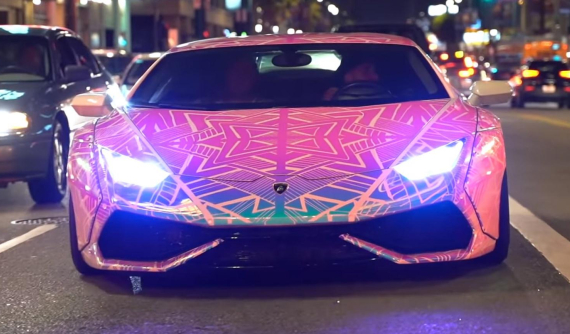 Nhìn ngắm siêu xe Lamborghini Huracan có thể biến đổi màu sắc cực độc của ca sĩ Chris Brown