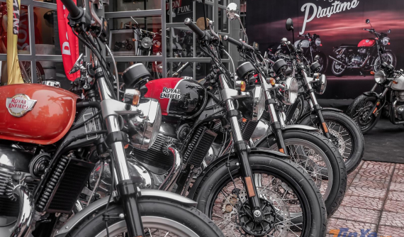 Sau hơn nửa năm chờ đợi, lô xe Royal Enfield 650 Twins đầu tiên đã về tay khách hàng tại Hà Nội