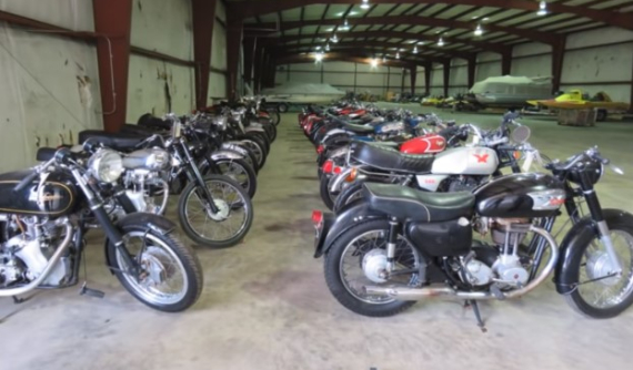 Lại thêm một bộ sưu tập xe cổ khổng lồ được phát hiện bên trong nhà kho bỏ hoang