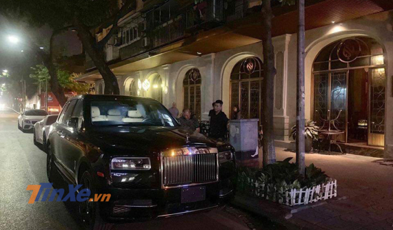 "Viên kim cương" Rolls-Royce Cullinan thứ 3 tại Việt Nam bất ngờ dạo phố đêm Hà Thành