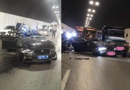 Sedan hạng sang Jaguar biến thành xe "mui trần" sau tai nạn liên hoàn với 2 xe tải trong hầm