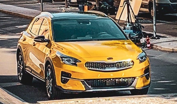 Kia Xceed 2020 - crossover rẻ hơn Sportage - "lộ mặt" trước ngày ra mắt