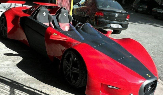 Kinh ngạc trước chiếc Ferrari nhái công phu chẳng kém hàng thật