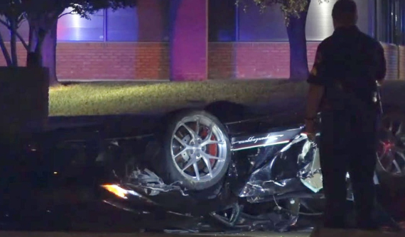 Tông vào cột điện ở tốc độ cao, Lamborghini Gallardo lật ngửa khiến chủ một cửa hàng độ xe tử vong