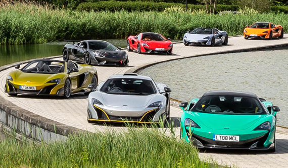 Hoa mắt trước cảnh tượng 23 siêu xe McLaren có tổng trị giá 1.475 tỷ Đồng dàn hàng để chụp ảnh