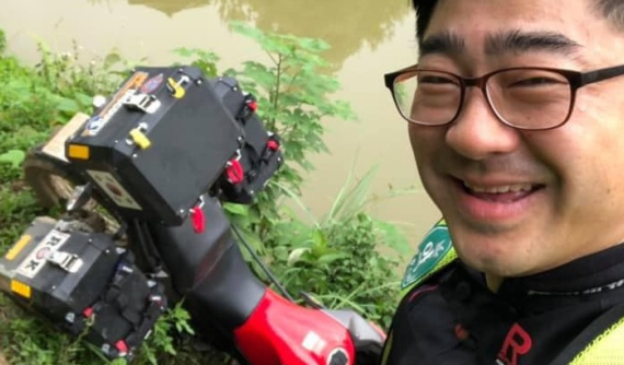 Phượt thủ người Hàn Quốc cưỡi Kawasaki Versys-X 300 lao xe xuống hồ nước ở Trạm Tấu - Yên Bái