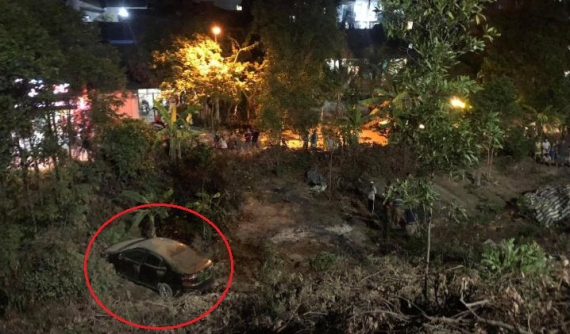 Thừa Thiên Huế: Xe sang Audi lao xuống vực bên đường, tài xế bị thương nhẹ