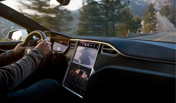 6% người lái xe Tesla tin rằng họ có thể thoải mái ngủ trong khi bật Autopilot