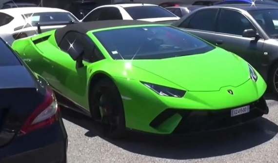 Bãi chứa siêu xe bị tịch thu của cảnh sát nhưng chẳng khác nào đại lý ô tô cao cấp